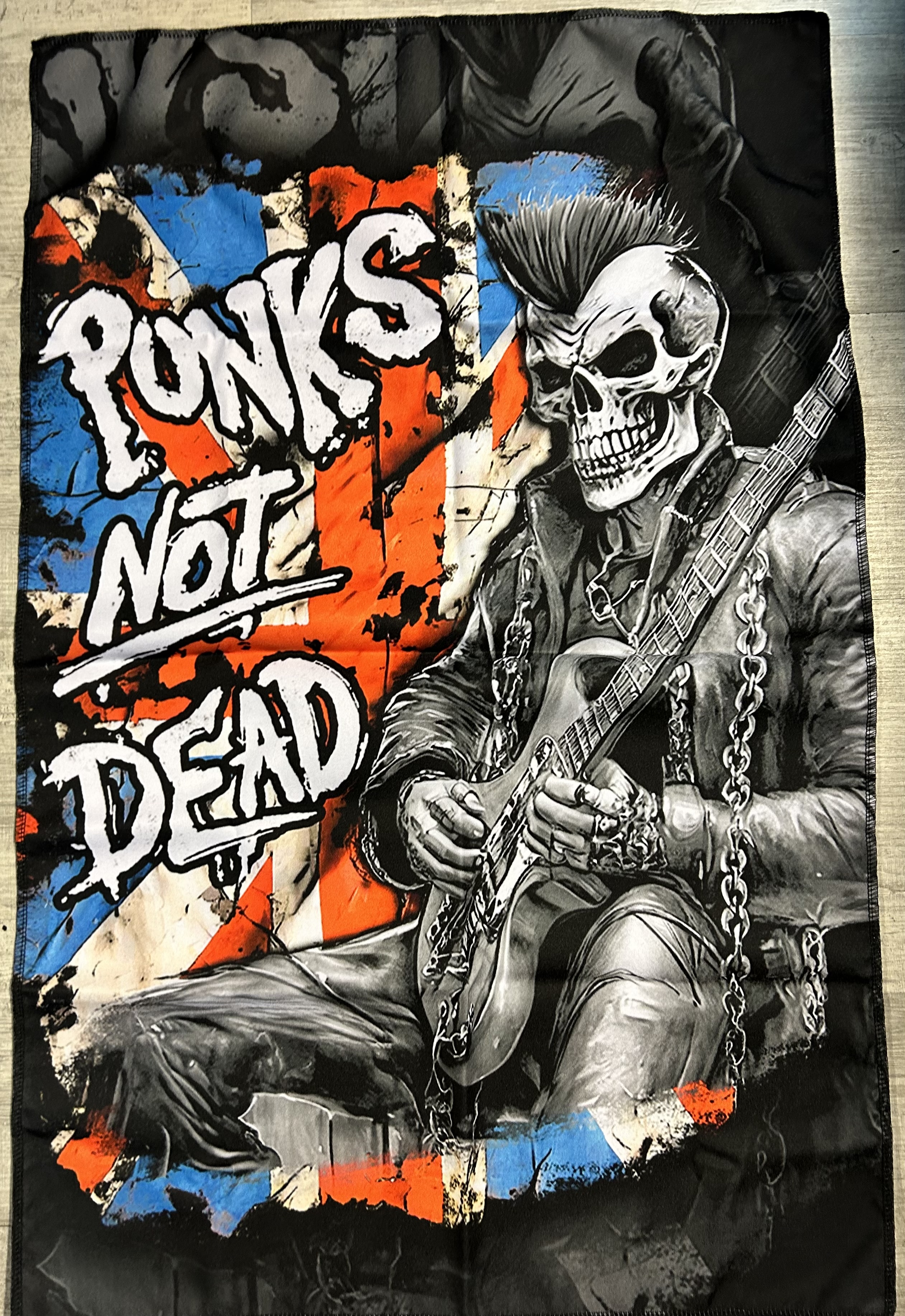 Vlajka "Punks not dead"